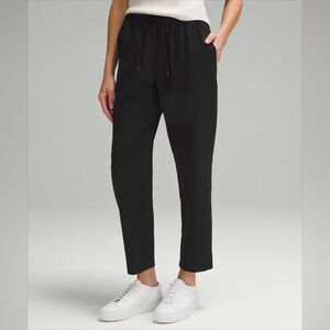 lululemon athletica tapered leg mid-Rise 7/8 length Luxtreme